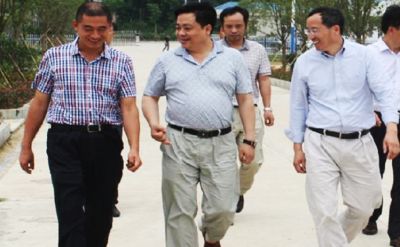 董事長(zhǎng)、胡博士一行視察工廠